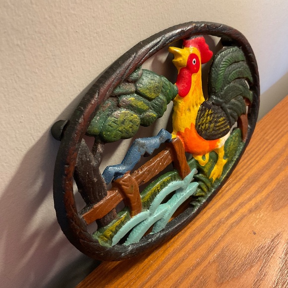 Cast Iron Painted Rooster Trivet with Colourful Farmyard Scene - Hot Pot Stand - Picture 5 of 16